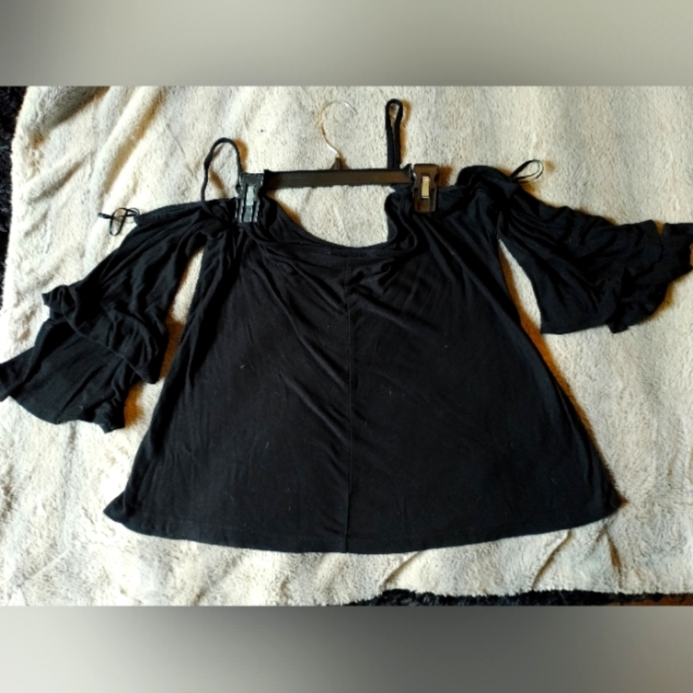 Crop off the shoulder shirt